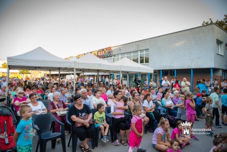 Zene, tánc, koncertek, szűrővizsgálatok és jó hangulat a Tóvárosi Őszköszöntőn