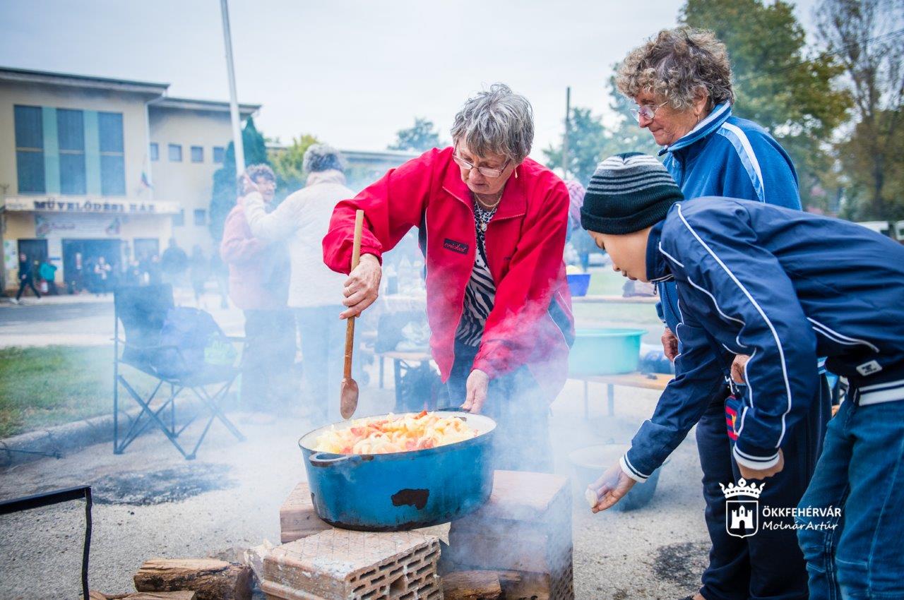 Az időjárás sem ronthatta el a vigasságot a XI. Maroshegyi Böndörödőn