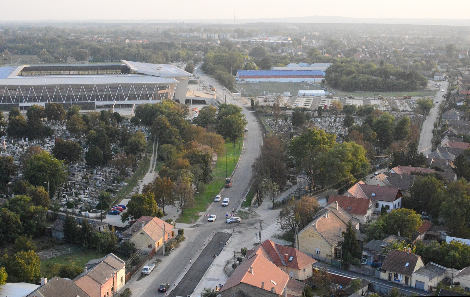 Hétfőtől az autósok előtt megnyitják a Csíkvári utat - a buszok még a Homoksoron közlekednek