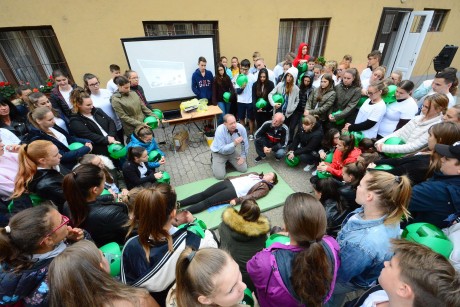 Újraélesztést tanultak a kilencedikes diákok az I. Istvánban