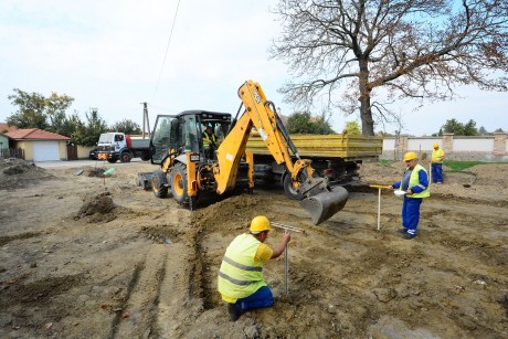 Parkoló- és járdaépítés a Felsővárosban, az Óvoda utcában