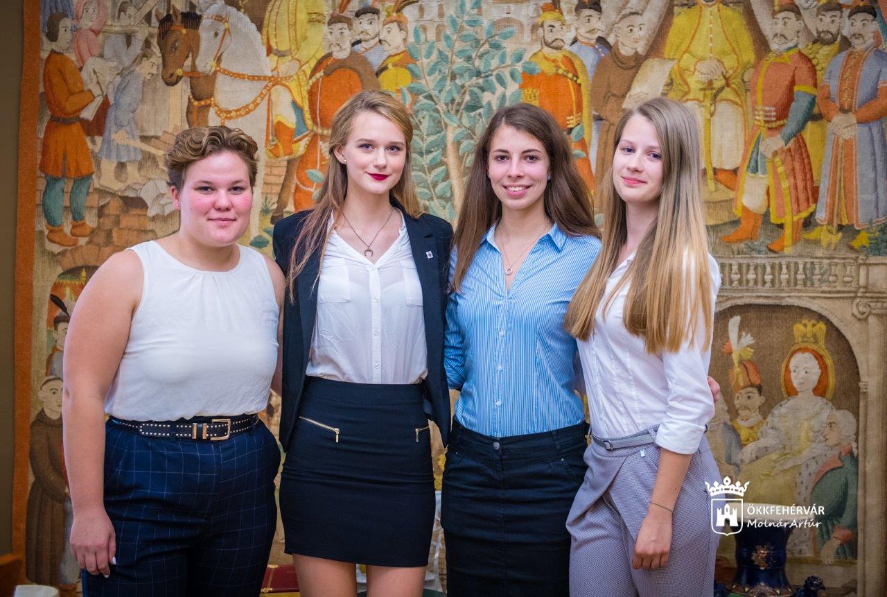 Magyaródi Anettet választották a Székesfehérvári Diáktanács elnökének