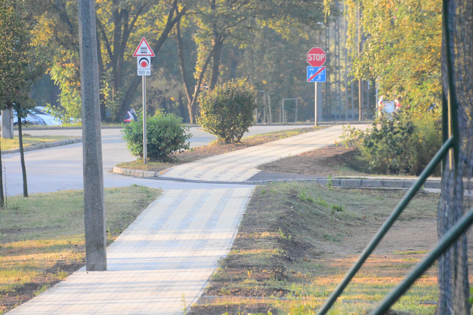 Elkészült az új járda a Rádió lakótelepen - novemberben telepítik a növényeket