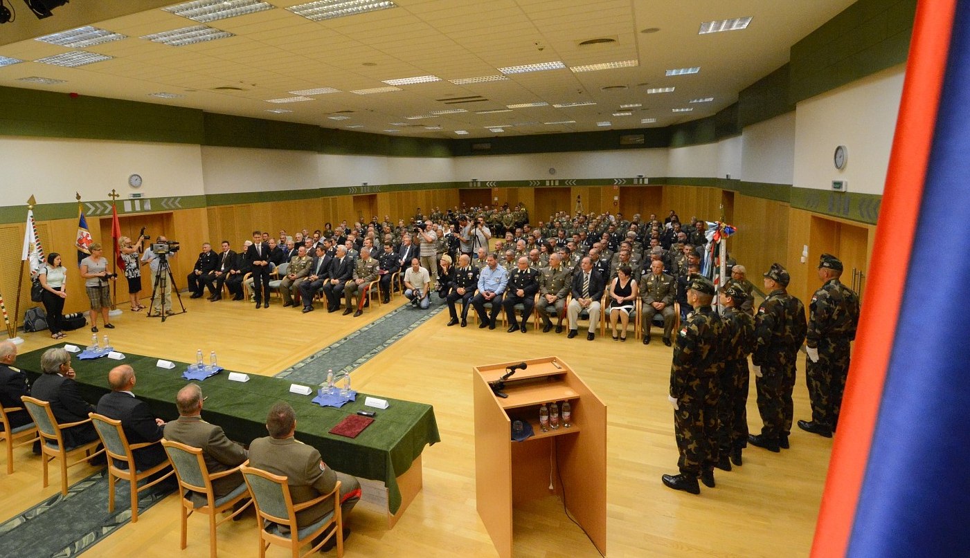 Átalakítják a Magyar Honvédséget, Fehérváron lesz a központ