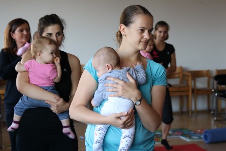 Három nap a család körül - megkezdődött a Babahordozó Hét Fehérváron