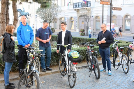 Ezer új kerékpártárolót építenek Székesfehérváron