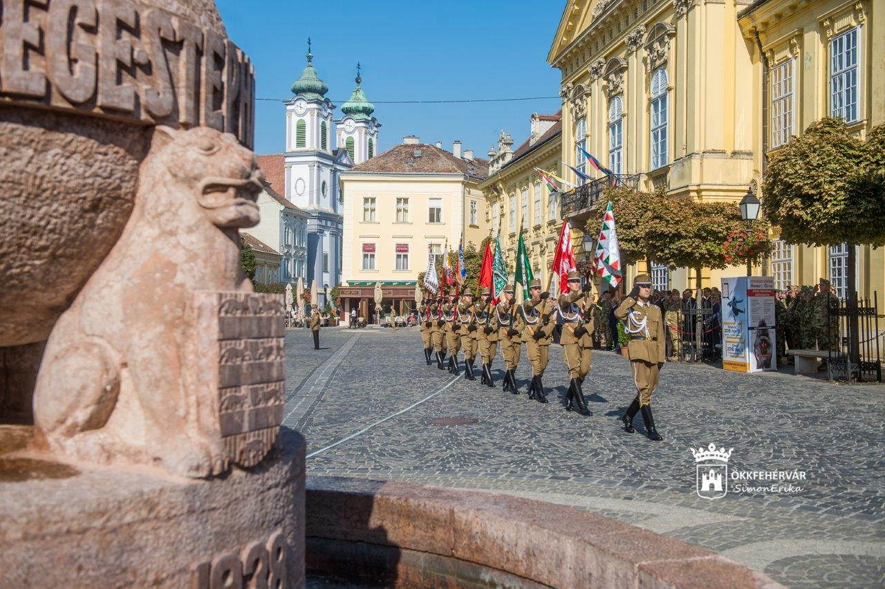 Új katonai szervezet Fehérváron - átvette zászlaját a 6. Sipos Gyula Területvédelmi Ezred