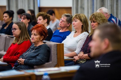 Munkahely a színfalak mögött - együttműködés az esélyegyenlőségért