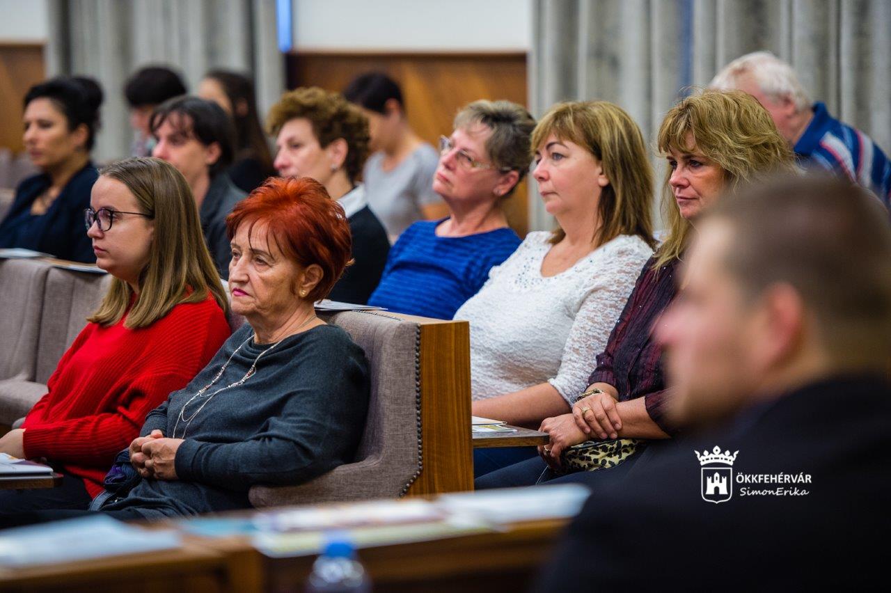 Munkahely a színfalak mögött - együttműködés az esélyegyenlőségért