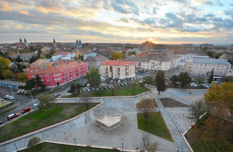 Elkészült a Jávor Ottó tér felújítása - ötezer tő új növényt ültettek