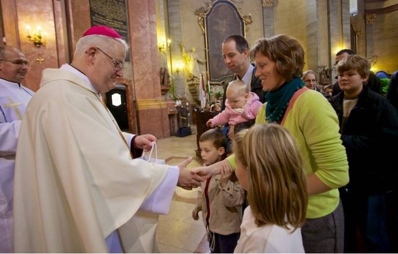 Hálaadás az első Magyar Szent Család közbenjárását kérve