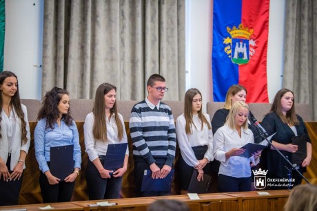 Erasmusos élményeikről számoltak be a hunyadis diákok a Városházán