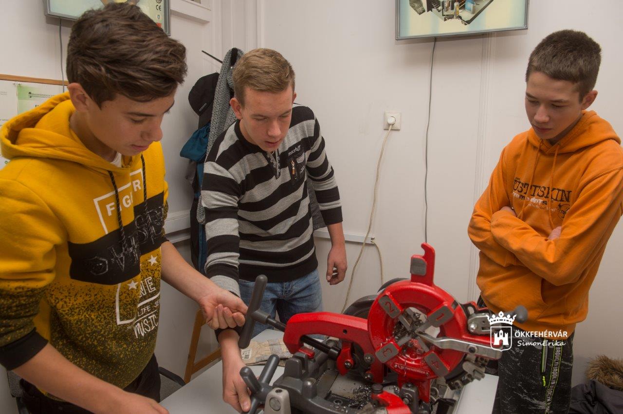 „ÁLLJ PÁLYÁRA!” - két napos pályaválasztási kiállítás nyílt Fehérváron