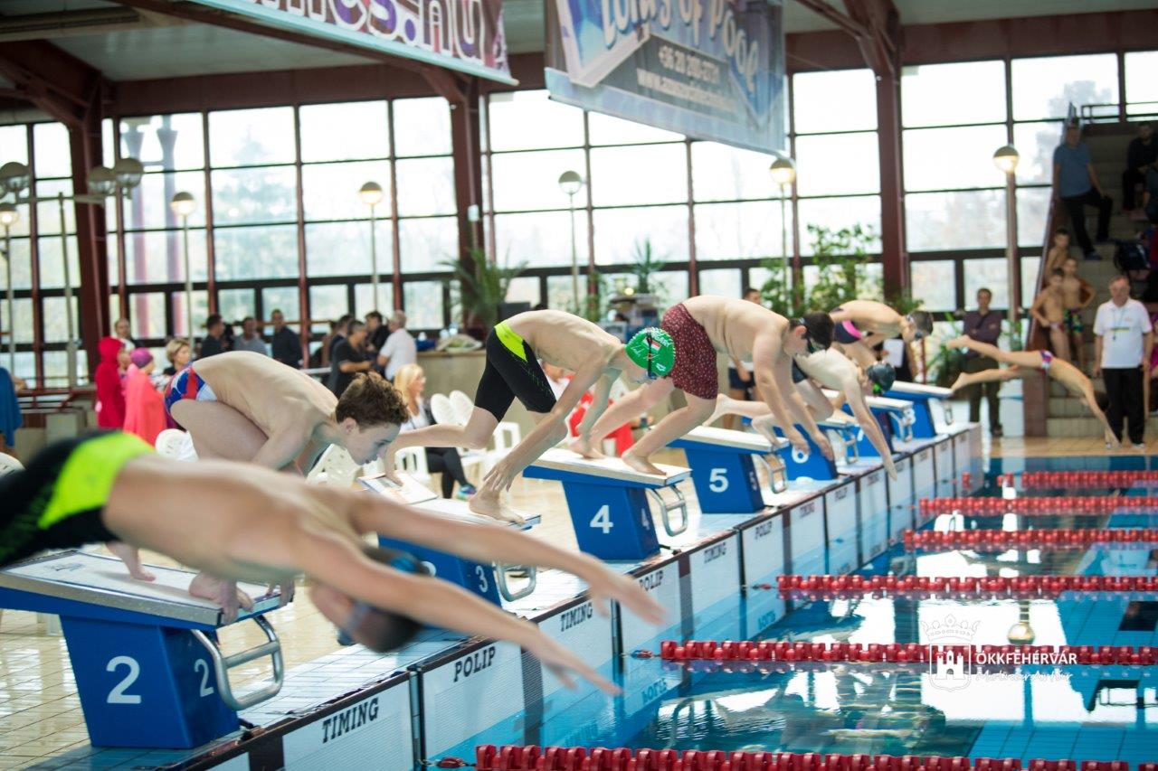 Ezernél is több diák versenyzett az úszás Diákolimpia városi döntőjében