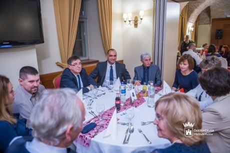 Krízishelyzetbe került családokon segítenek a SZÉPEK jótékonysági báljának bevételével