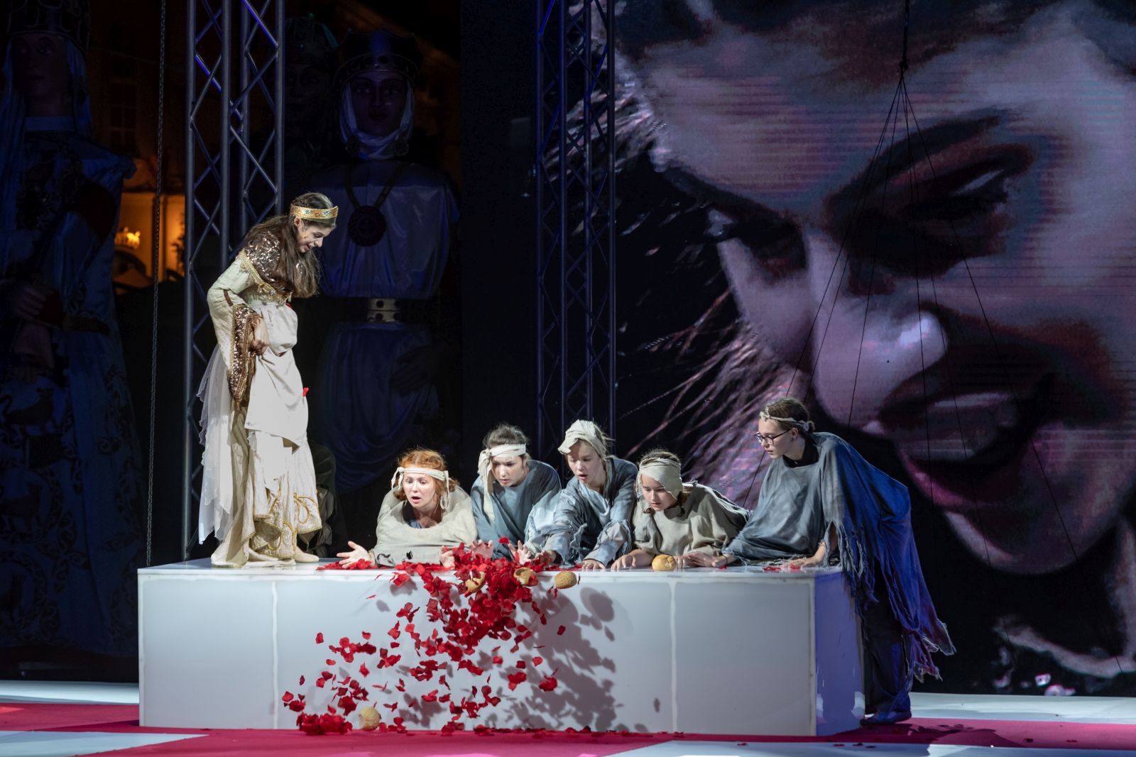 Erzsébet napja van - Árpád-házi Szent Erzsébetet ünnepeljük november 19-én