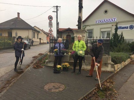 Idén is megszépült a Lehel utcai kereszt a Krisztus Király Napokra