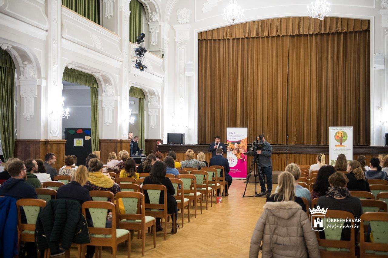 Segítség a gyerekneveléshez - Kincsestár konferencia Fehérváron a Családok éve jegyében