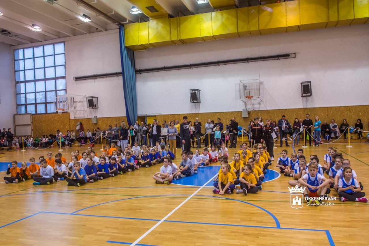 A Tóvárosi Általános Iskola diákjai nyerték a  játékos sportverseny városi döntőjét