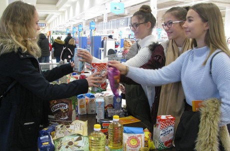 Kettő tonna élelmiszer adomány gyűlt össze nehéz sorsú gyermekeknek