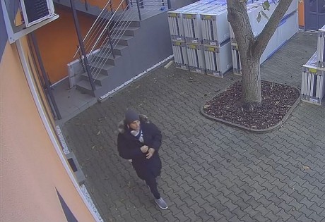 Lopás miatt keresik a rendőrök a képen látható férfit