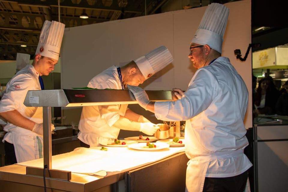 Ezüstérmet szerzett a vb-n a fehérvári séfekkel versenyző magyar szakács válogatott