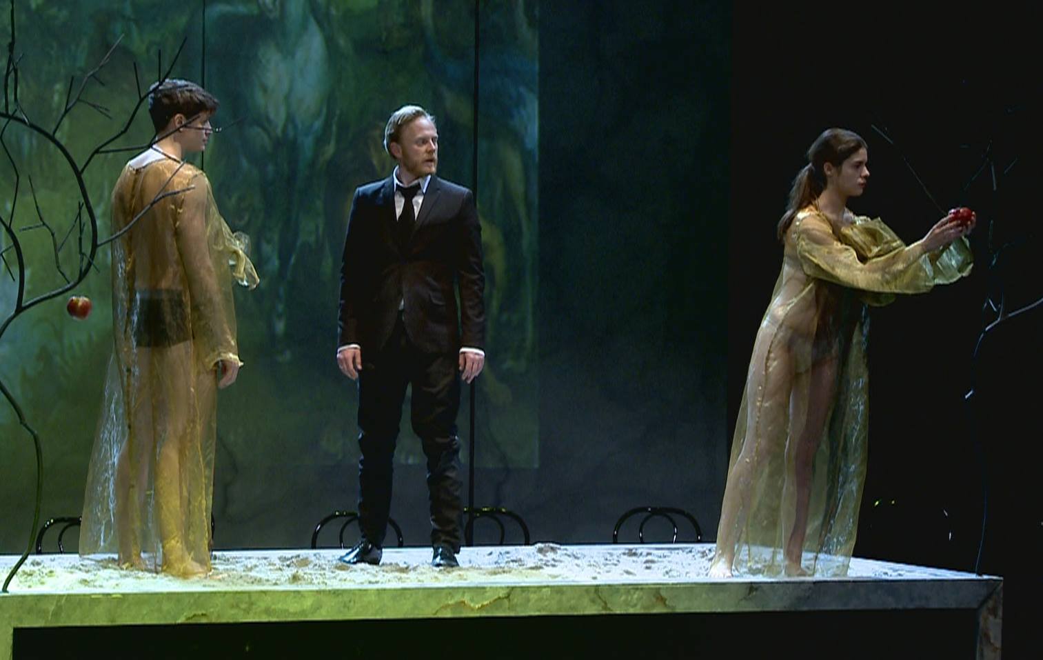 Almafát ültetnek a magyar nyelvű színjátszás tiszteletére a Jávor Ottó téren