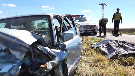 Ne mobilozz vezetés közben! - halálos lehet a figyelmetlenség