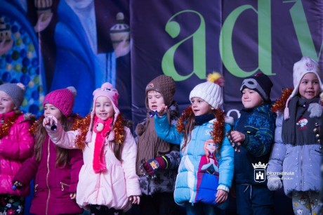 Mesekönyvet kaptak ajándékba a fehérvári nagycsoportos óvodások