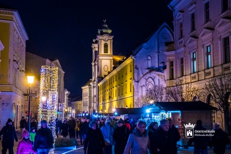 Ünnepváró programok sok zenével, mesével és fényekkel a Belvárosban