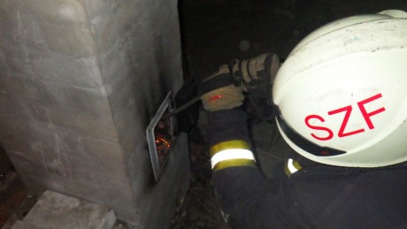 Három kéménytűz 24 óra alatt - ne fűtsünk műanyaggal és lakkozott fával