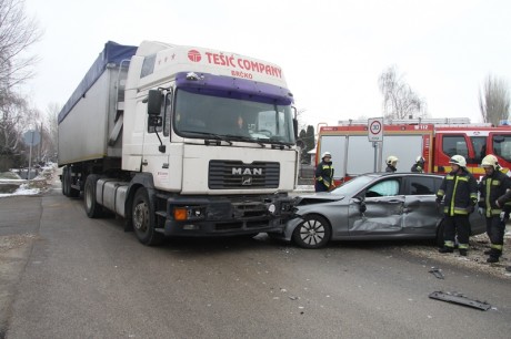 Újabb baleset a stoptáblánál a Kertalja - Tompa Mihály kereszteződésben