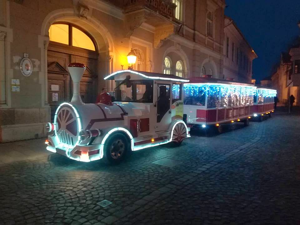Ismét útra kel az ünnepi fényvonat az utolsó adventi hétvégén