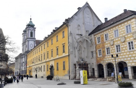 Hétfőn elkezdődnek a Rendház épület felújításának előkészítő munkálatai