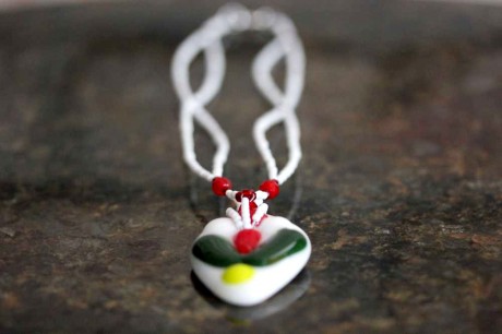 Gyöngy- és üvegékszer készítés lesz szombaton a Kézművesek Házában