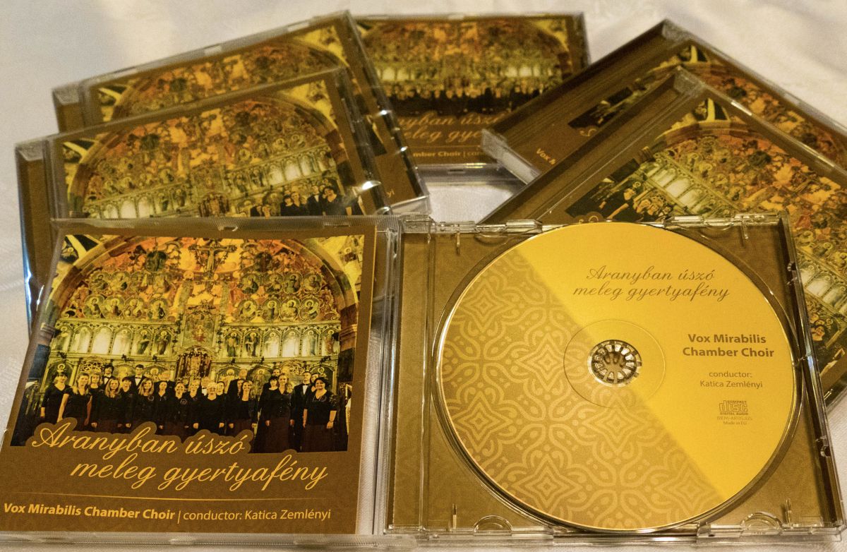 Aranyban úszó meleg gyertyafény - megjelent a Vox Mirabilis CD-je