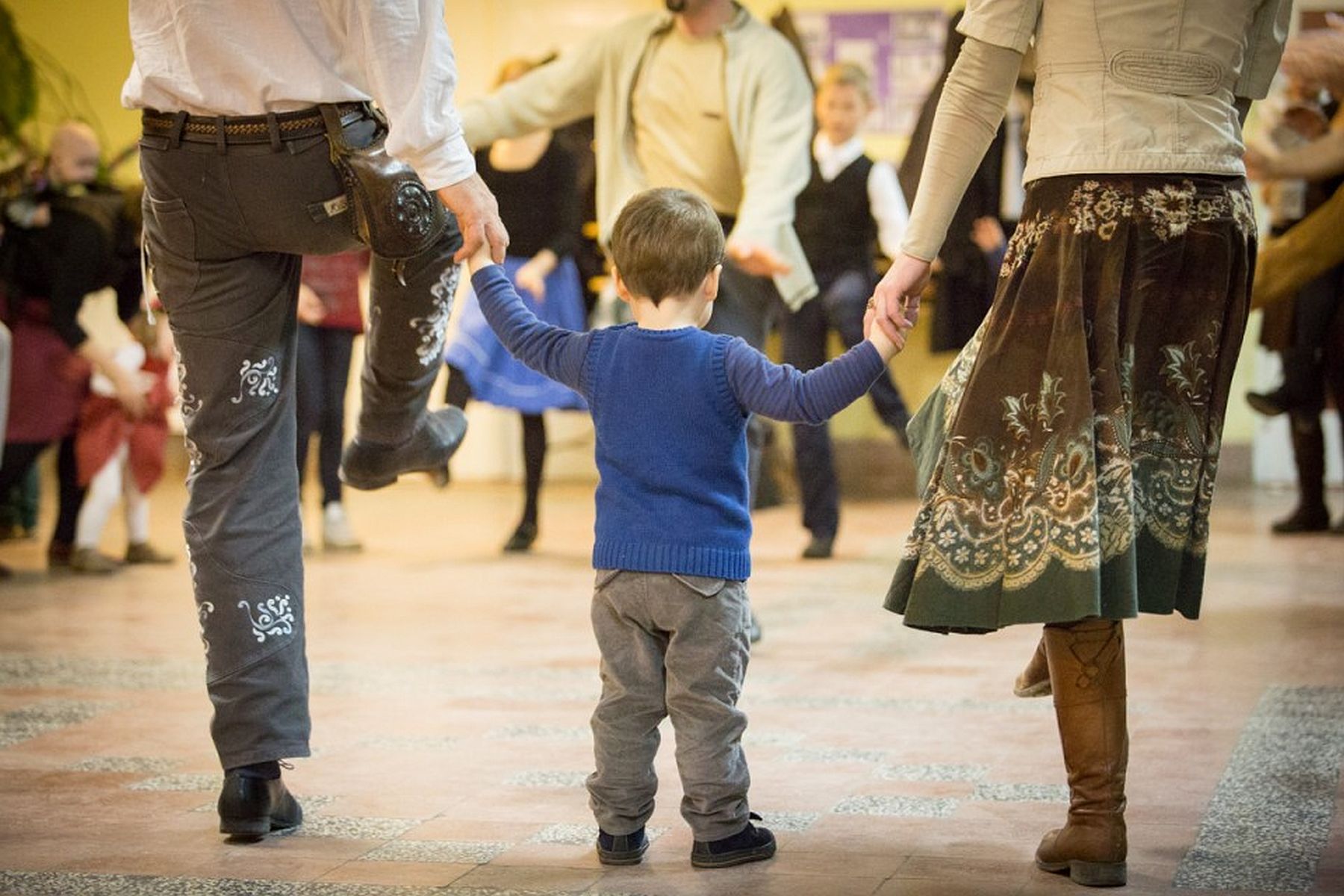 Farsangi táncházba hívja a családokat az Alba Regia Táncegyesület