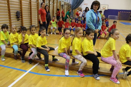 Oviolimpia játékos sportversenyekkel a Tóvárosi Általános Iskolában
