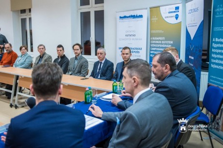 C#A Corvinus Alba - kerekesztal mellett tanácskoztak a helyi felsőoktatás jövőjéről