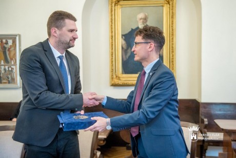 Milliárdos fejlesztések, stabil működés - benyújtották a város 2019-es költségvetését