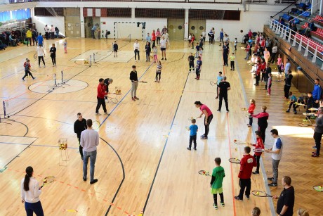 Hatodszor is „Nálad a szerva nagyi!” - ezerötszáz fehérvári iskolás jár teniszezni