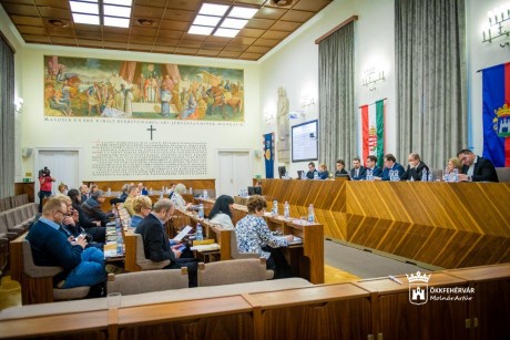 Állományba veszik a Vörösmarty Mihály Könyvtár közfoglalkoztatott dolgozóit