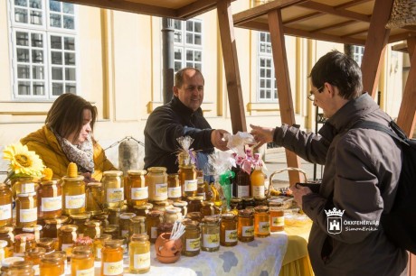 Mézkülönlegességek és gyógyító kaptár a II. Fejér Megyei Mézfesztiválon