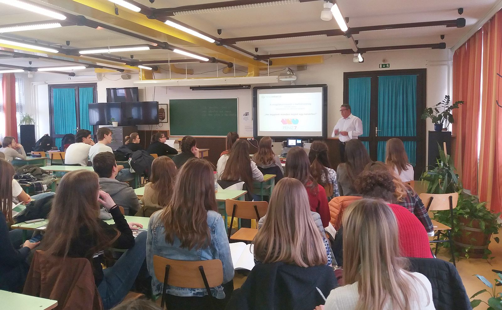 Tudatos pénzkezelés diákoknak - Pénz7 a Tópartiban