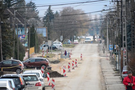 Péntektől változik a forgalmi rend a Fiskális úton - egyirányú lesz a Kassai és a Pozsonyi között