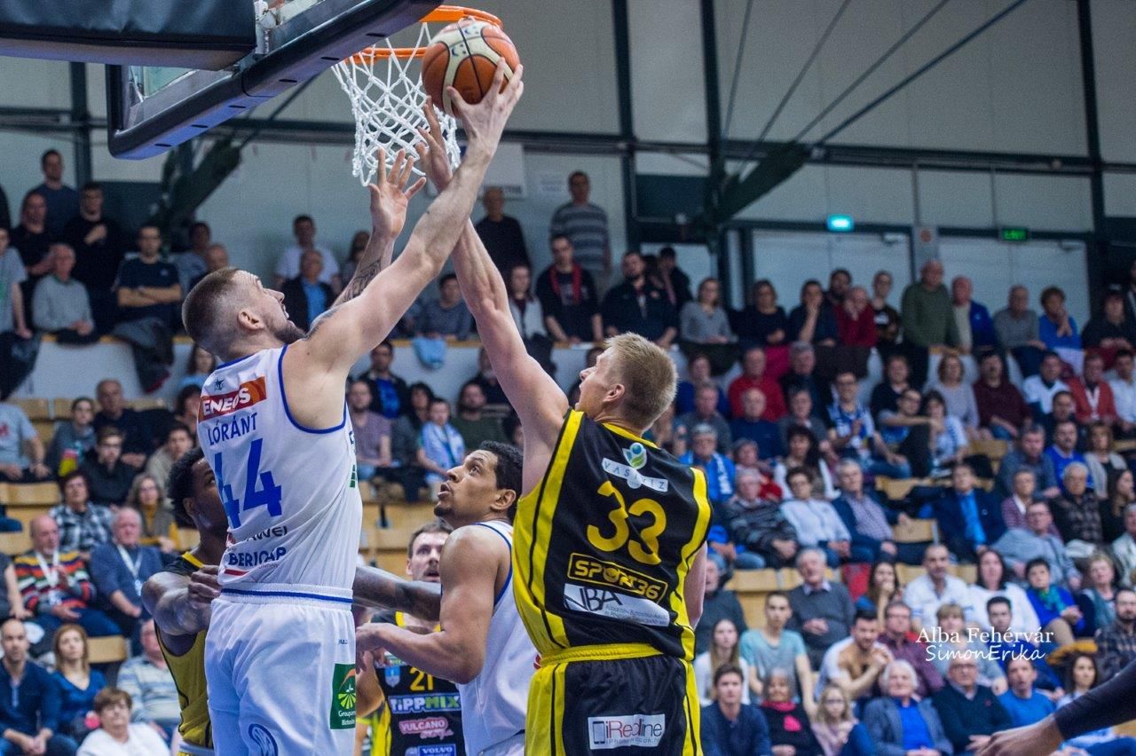 Lóránt huszonegy pontos nyerőember volt, győzött az Alba a Falco ellen