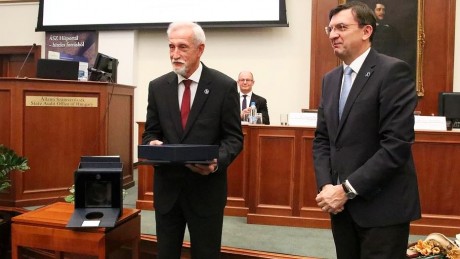 Solidus-díjat vehetett át Warvasovszky Tihamér