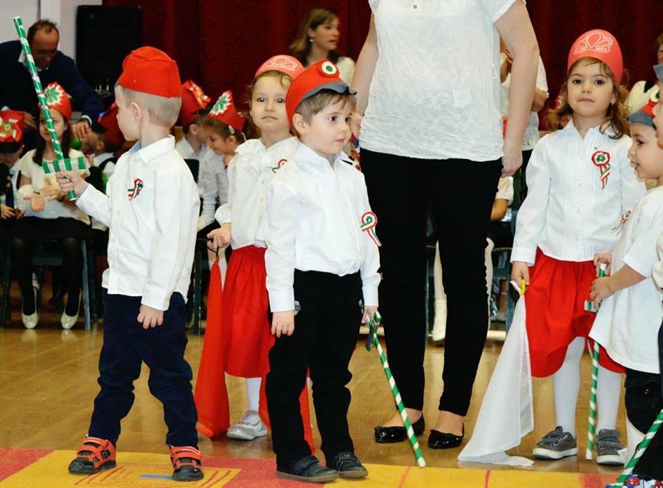 Vitézi próbákkal és huszáravatással ünnepel a Felsővárosi és az Ybl Óvoda