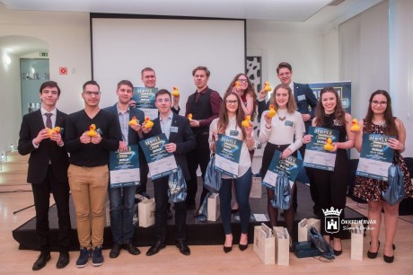 Akik „értik, hogy a szó maga az ember” - Szipola Antal nyerte a Szóval győzni döntőjét