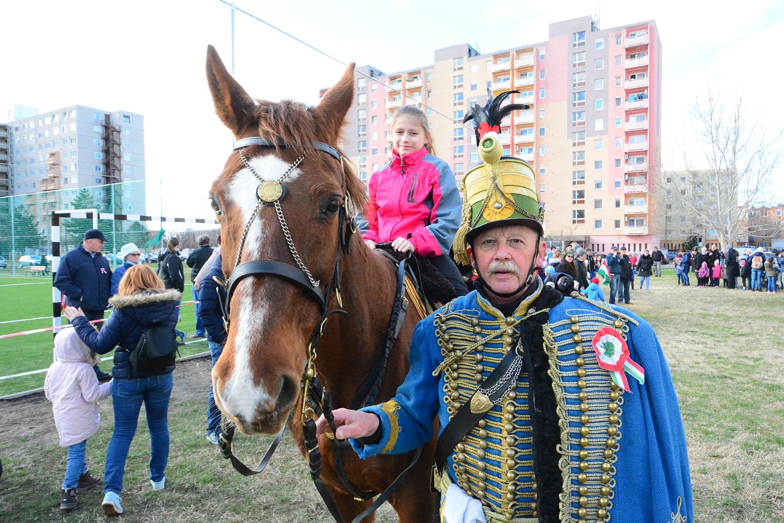 Meglovagoltatták a gyerekeket a Fehérvári Huszárok március 15-én